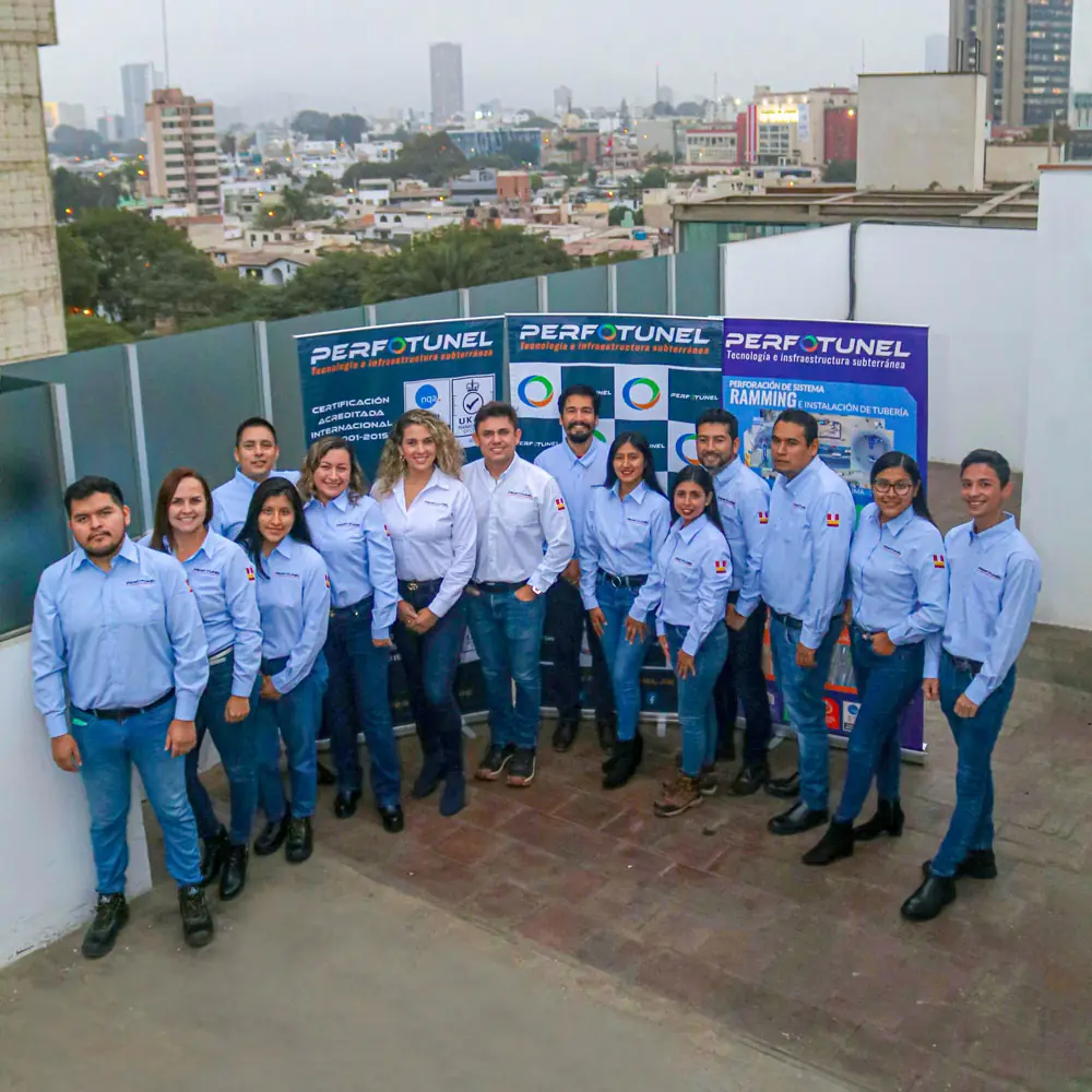 Personal técnico de PERFOTUNEL en obra
