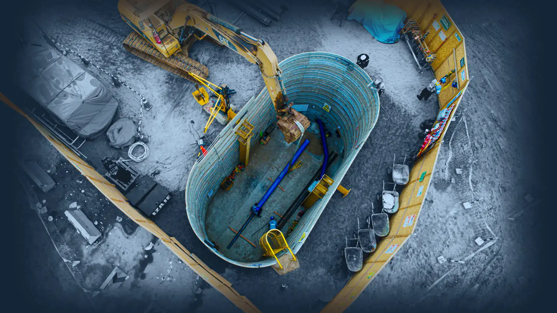 Equipo de PERFOTUNEL ejecutando hinca neumática en obra de Jerusalén