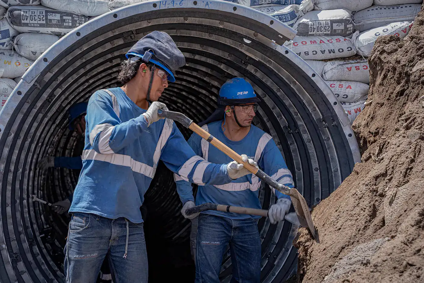 Cuadrilla de PERFOTUNEL en el frente de tunnel liner de Delgado Lira, Arequipa