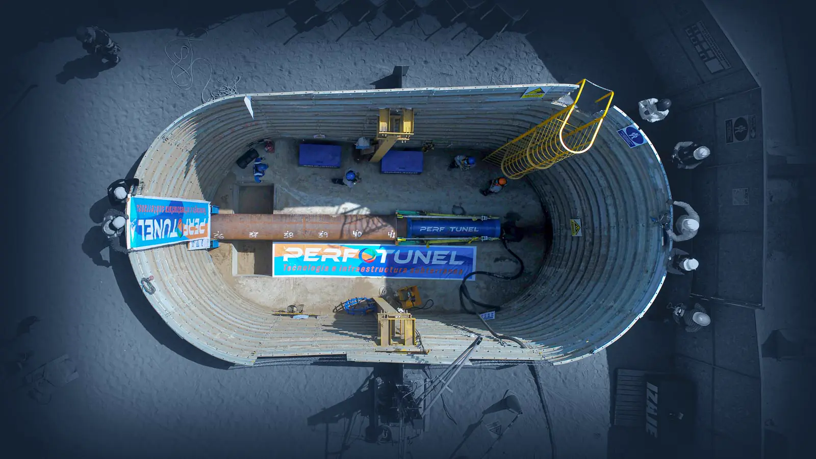 Equipo de hinca neumática del sistema ramming de PERFOTUNEL en el pozo de lanzamiento