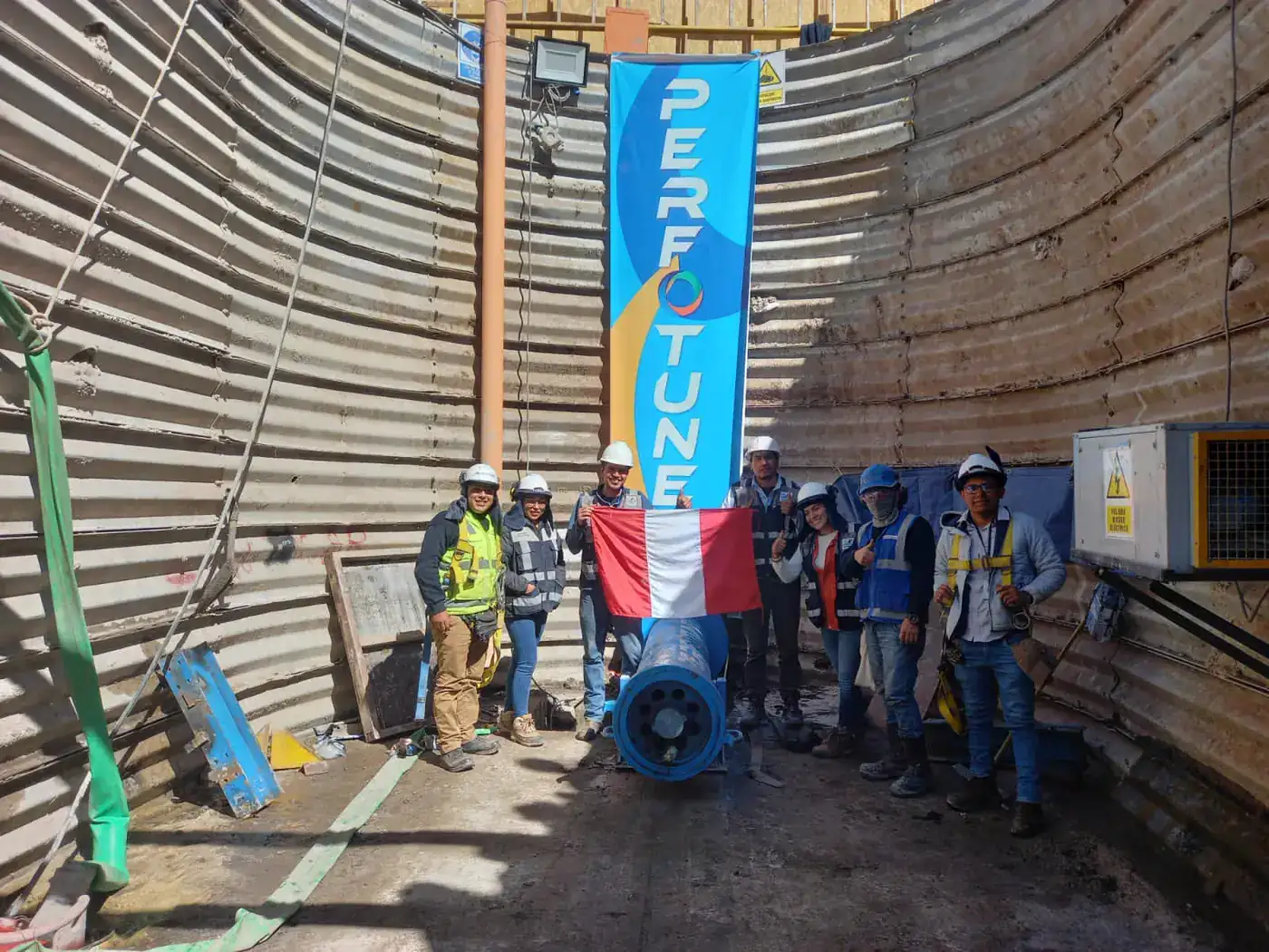 Frente de sistema ramming de PERFOTUNEL en el cruce férreo de Puno
