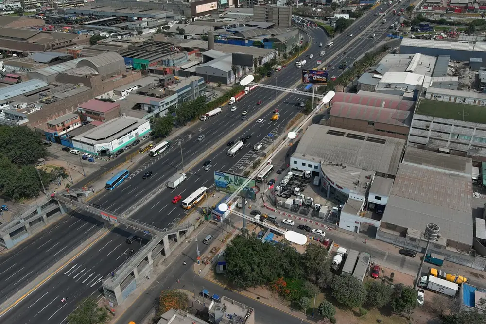 Vista aérea del frente urbano de tunnel liner ejecutado por PERFOTUNEL en Lima